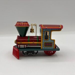 Hallmark Keepsake Ornament 1994 Yuletide Central 1st In Yuletide Central Series